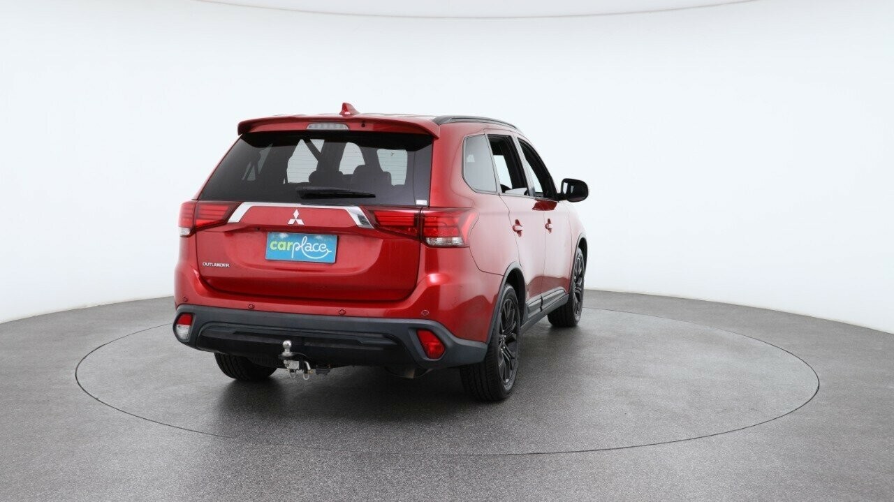 Mitsubishi Outlander image 3
