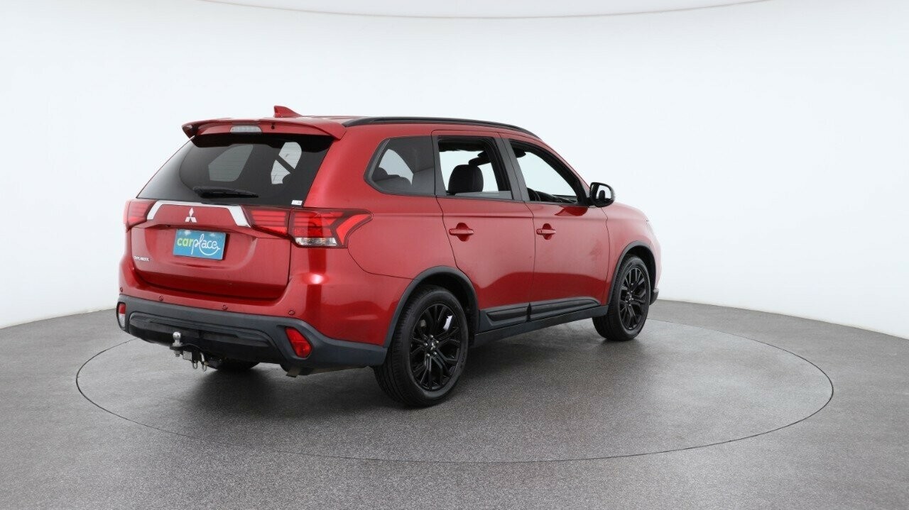 Mitsubishi Outlander image 4
