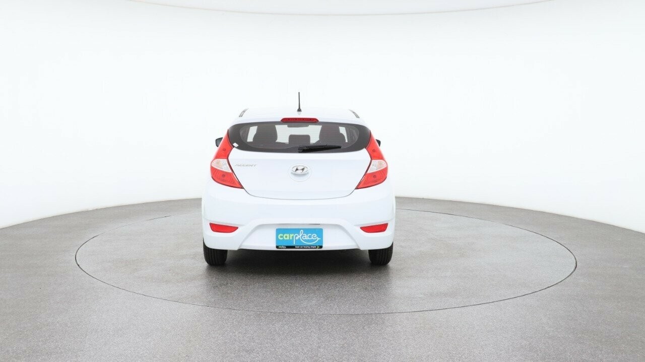 Hyundai Accent image 2