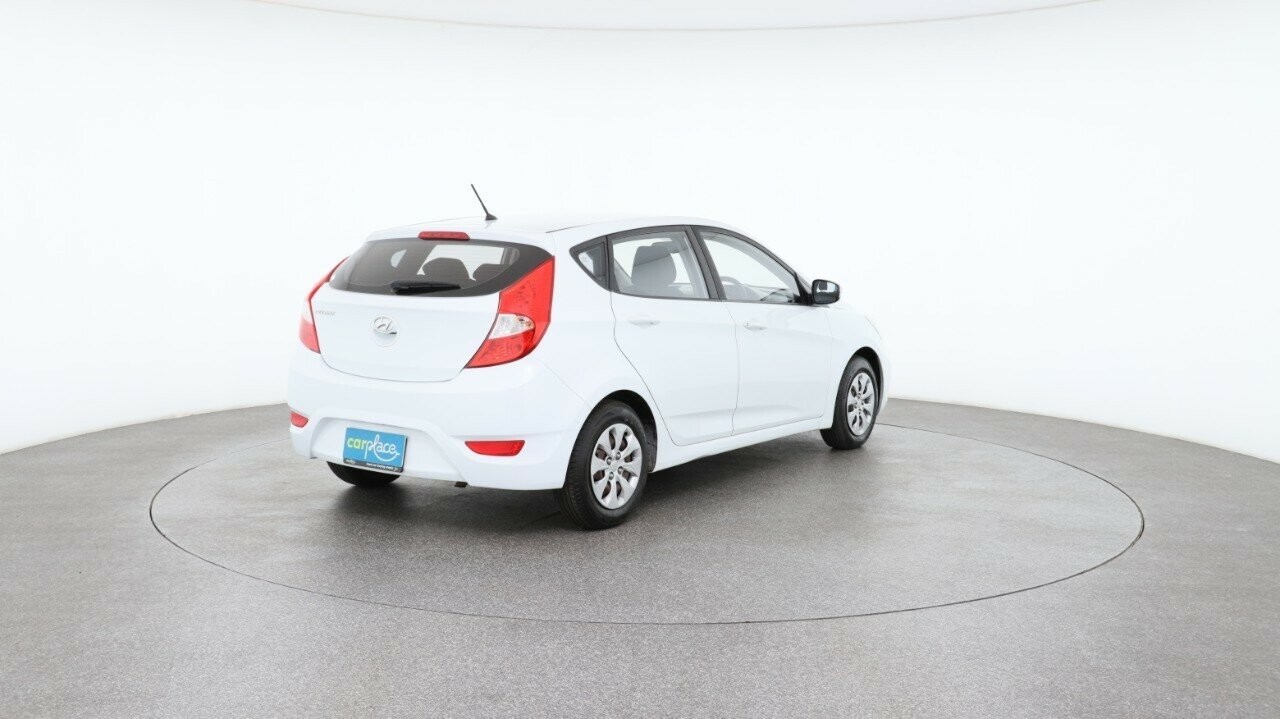 Hyundai Accent image 4