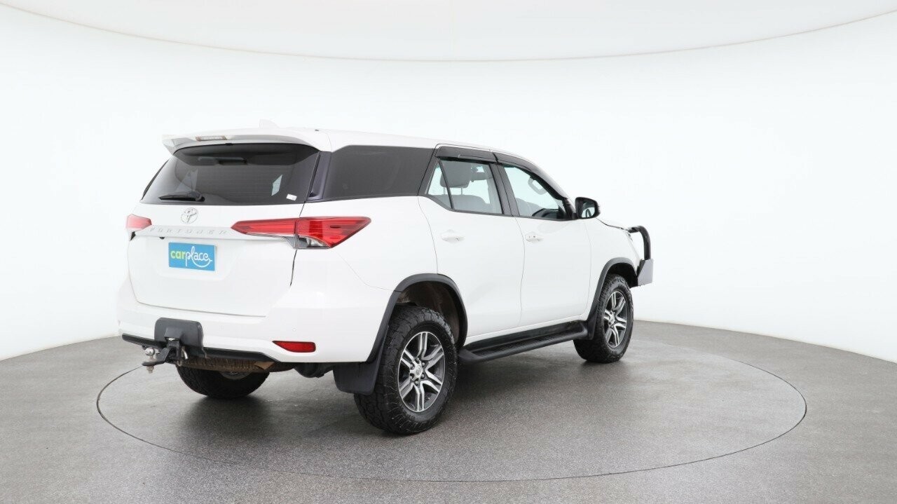 Toyota Fortuner image 4