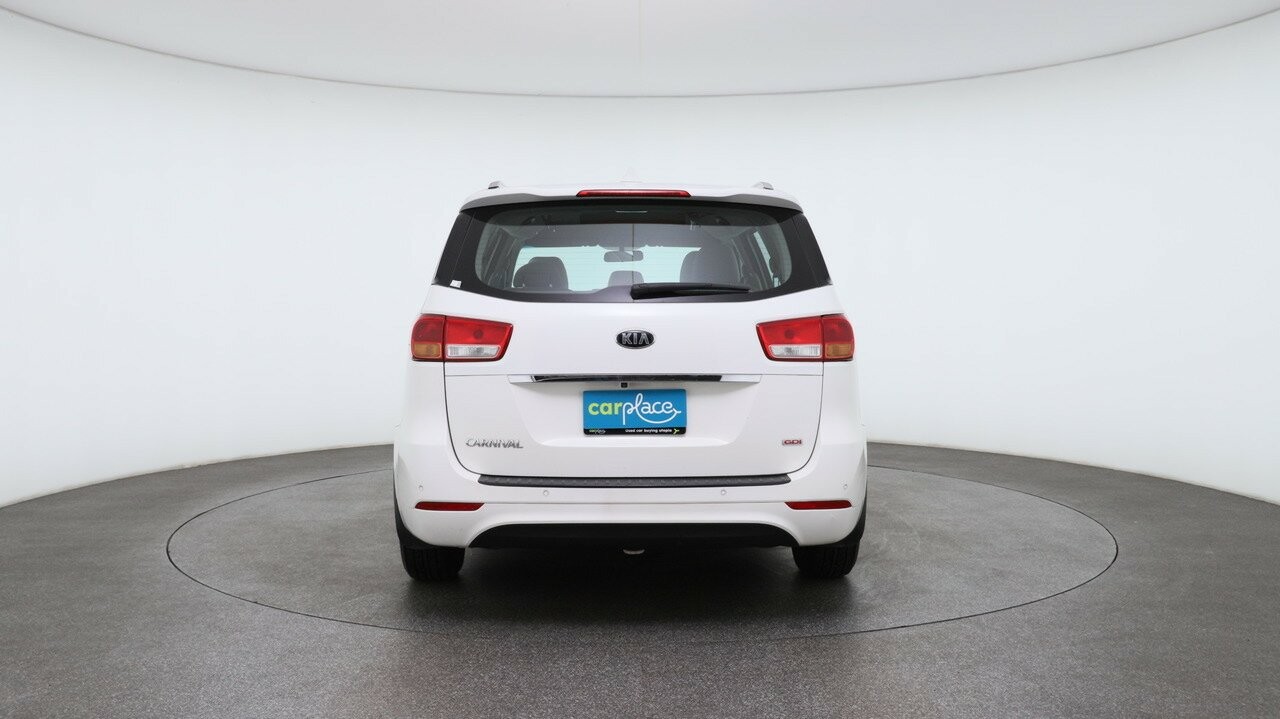 Kia Carnival image 2