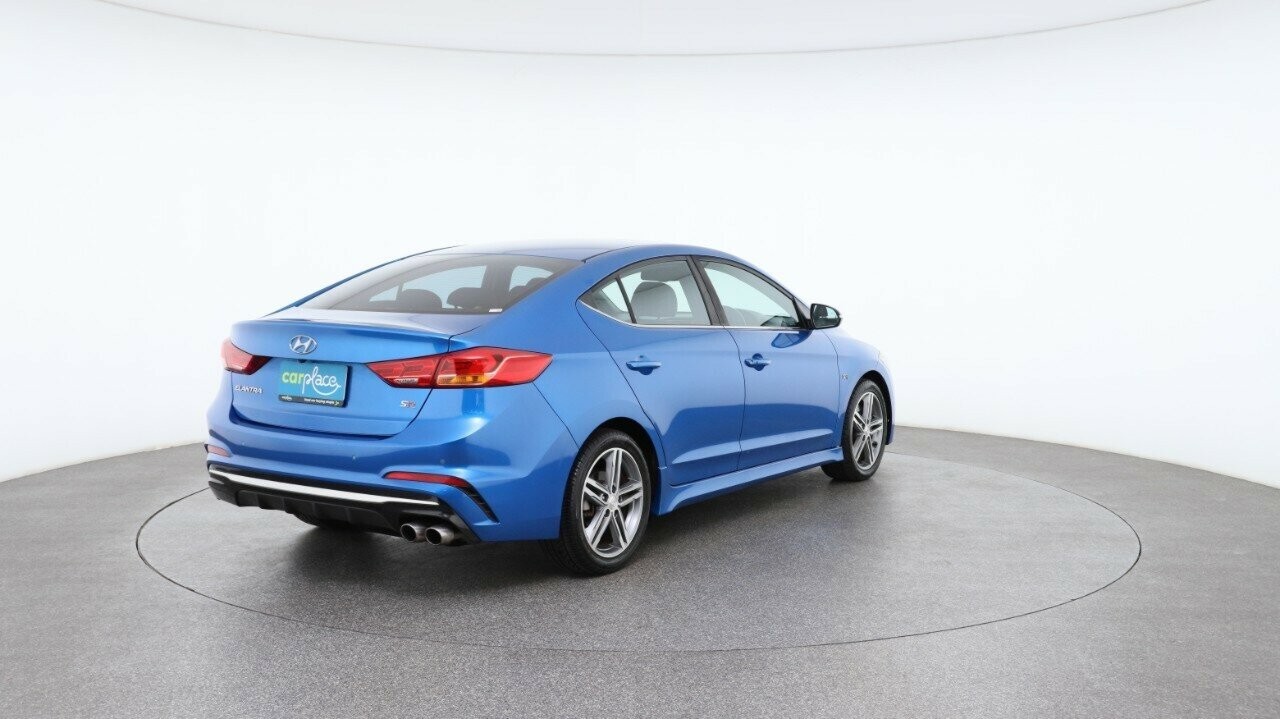 Hyundai Elantra image 4