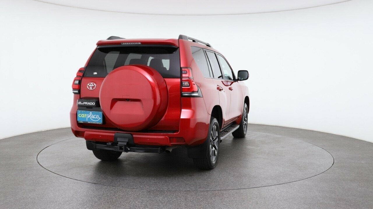 Toyota Landcruiser Prado image 3
