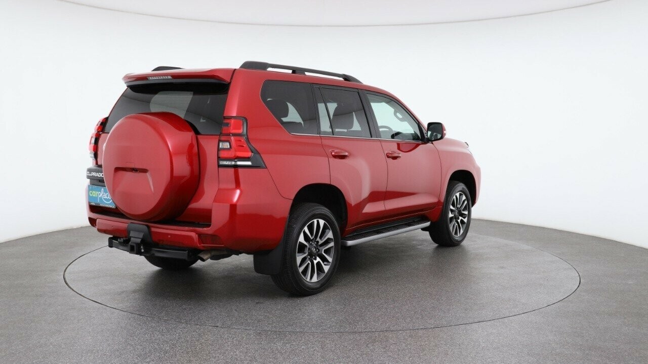 Toyota Landcruiser Prado image 4