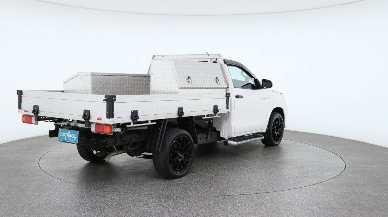 Toyota Hilux image 4