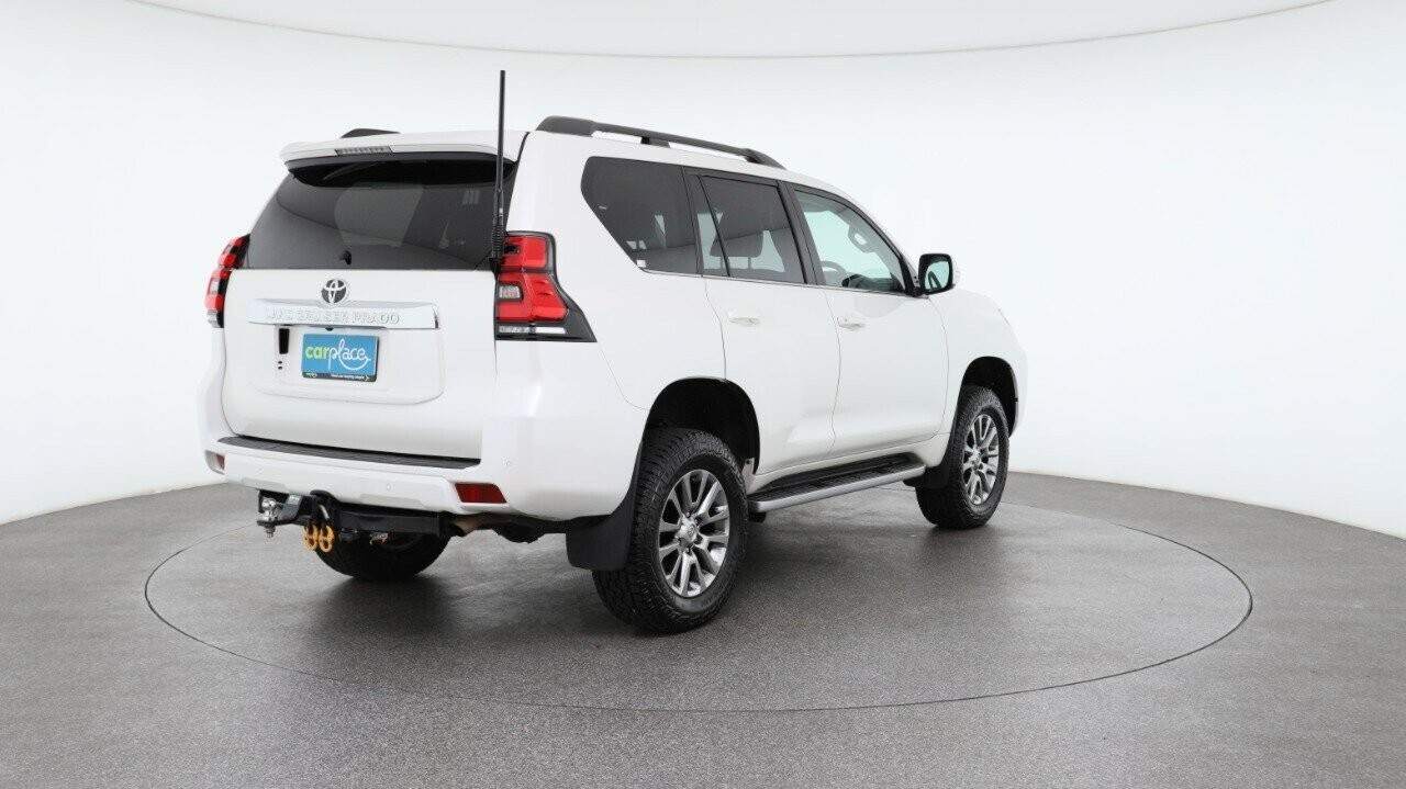 Toyota Landcruiser Prado image 4