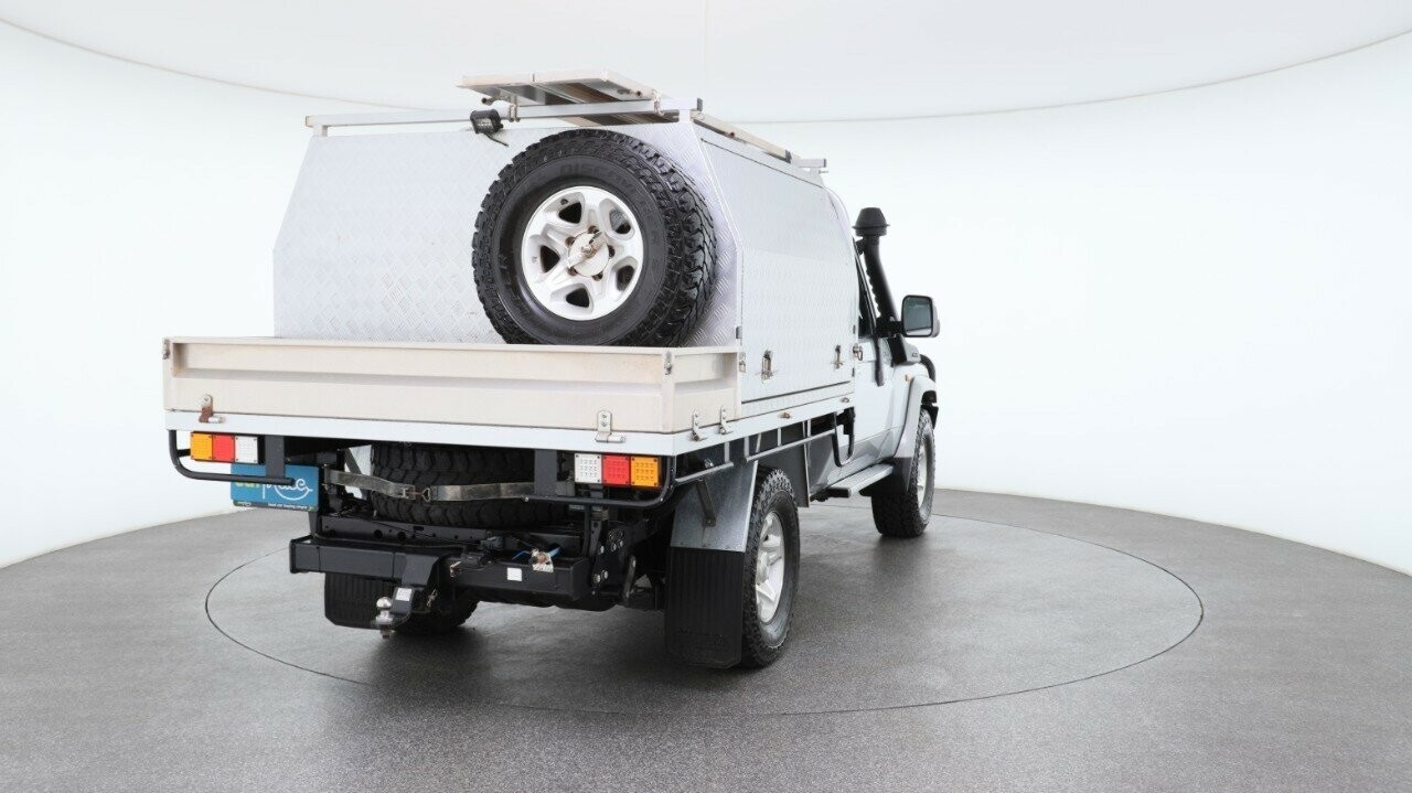 Toyota Landcruiser image 3