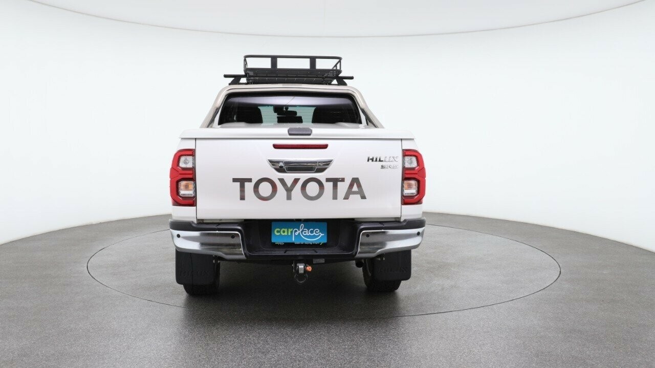 Toyota Hilux image 2