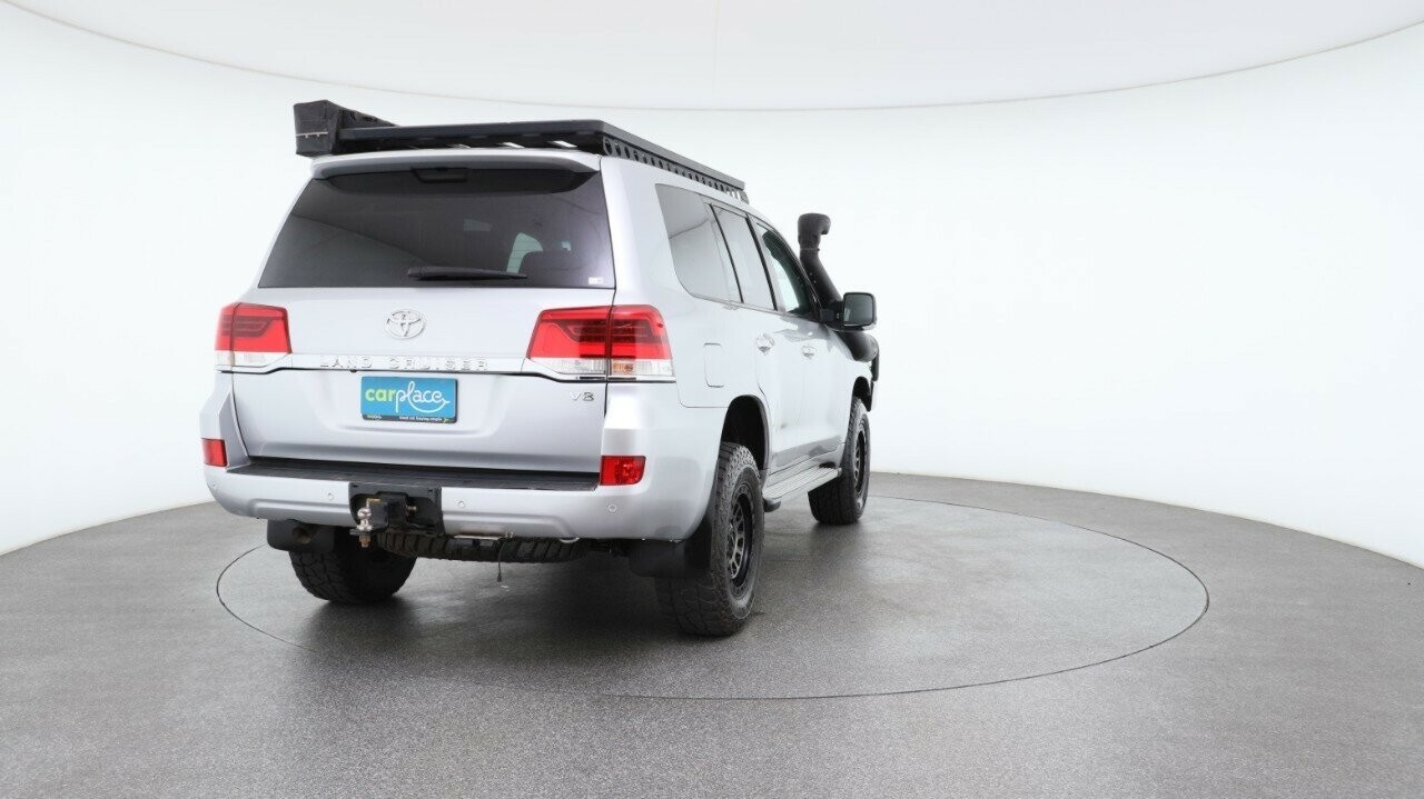 Toyota Landcruiser image 3