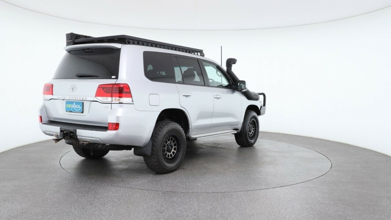 Toyota Landcruiser image 4
