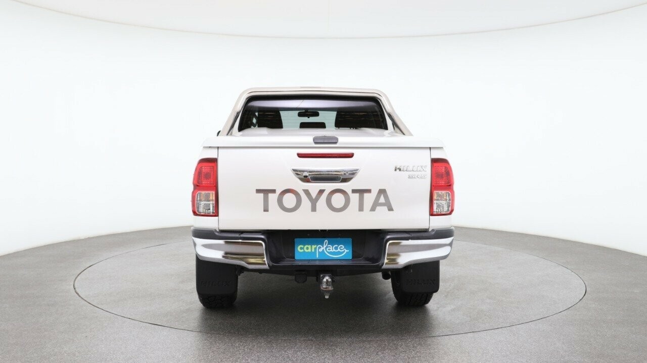 Toyota Hilux image 2