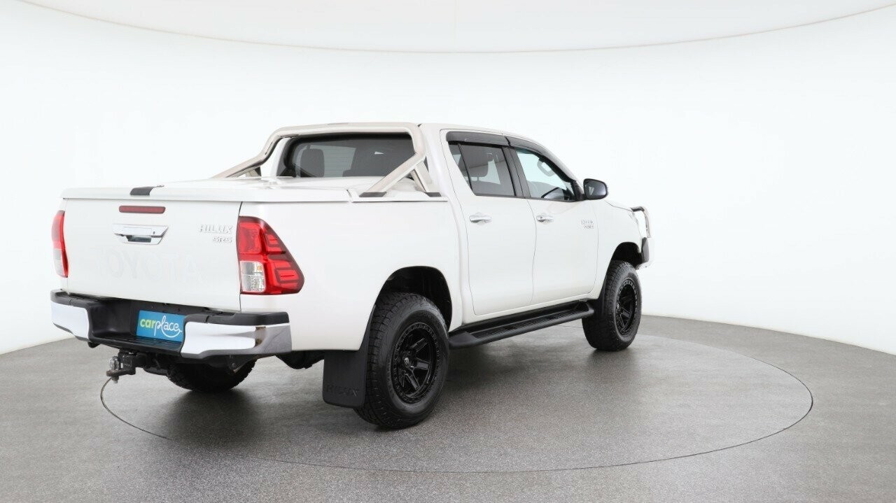 Toyota Hilux image 4