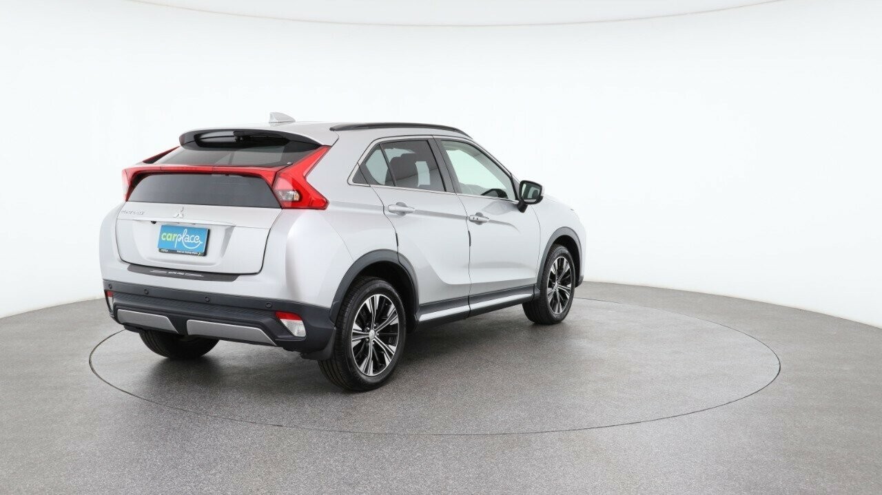 Mitsubishi Eclipse Cross image 4