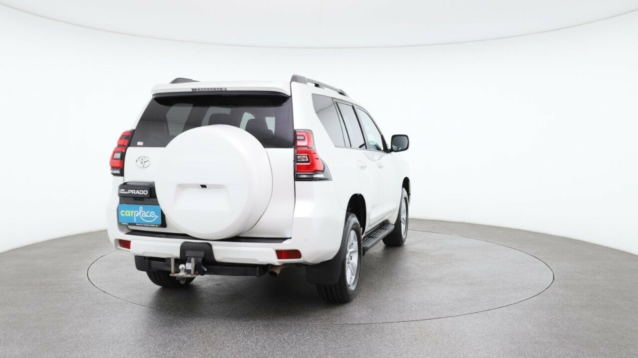 Toyota Landcruiser Prado image 3