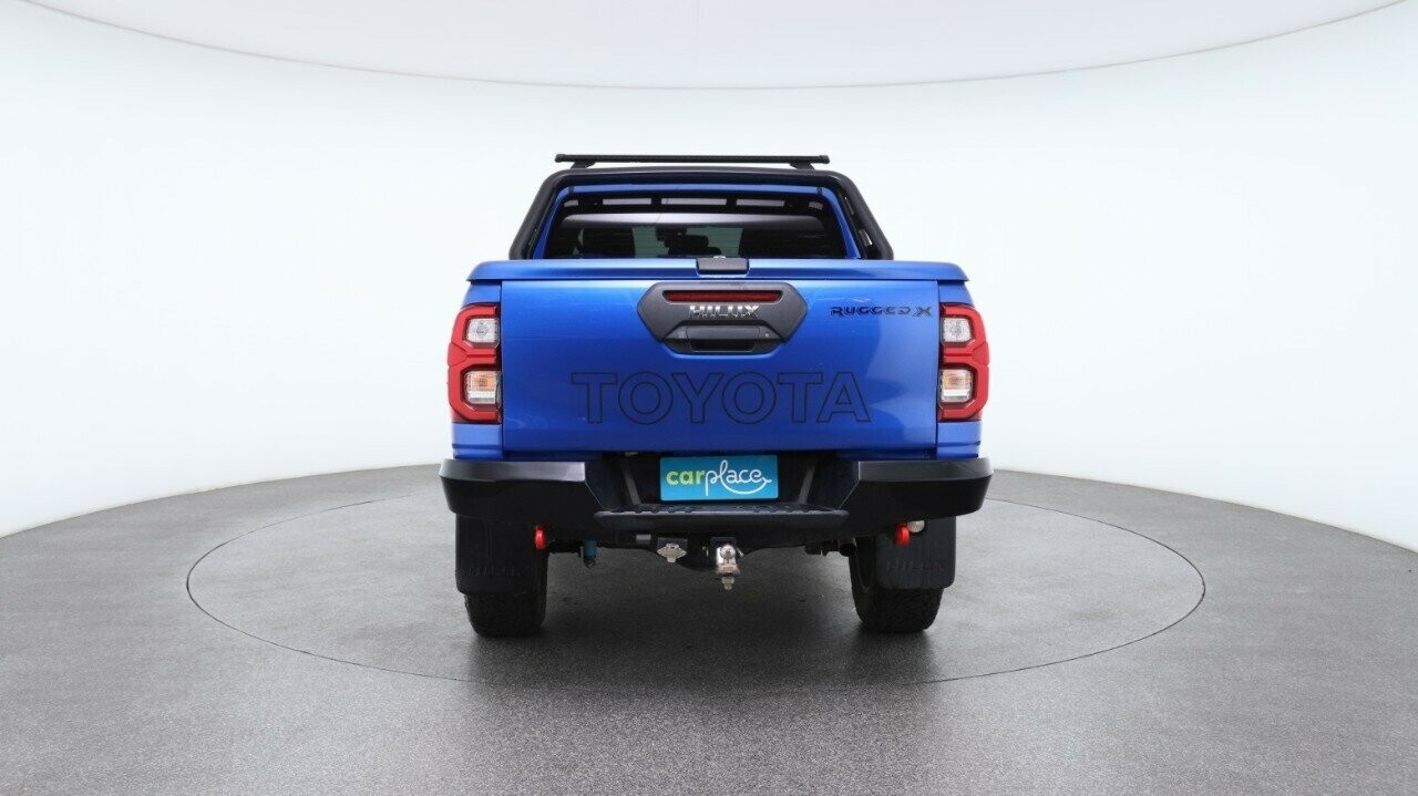 Toyota Hilux image 2