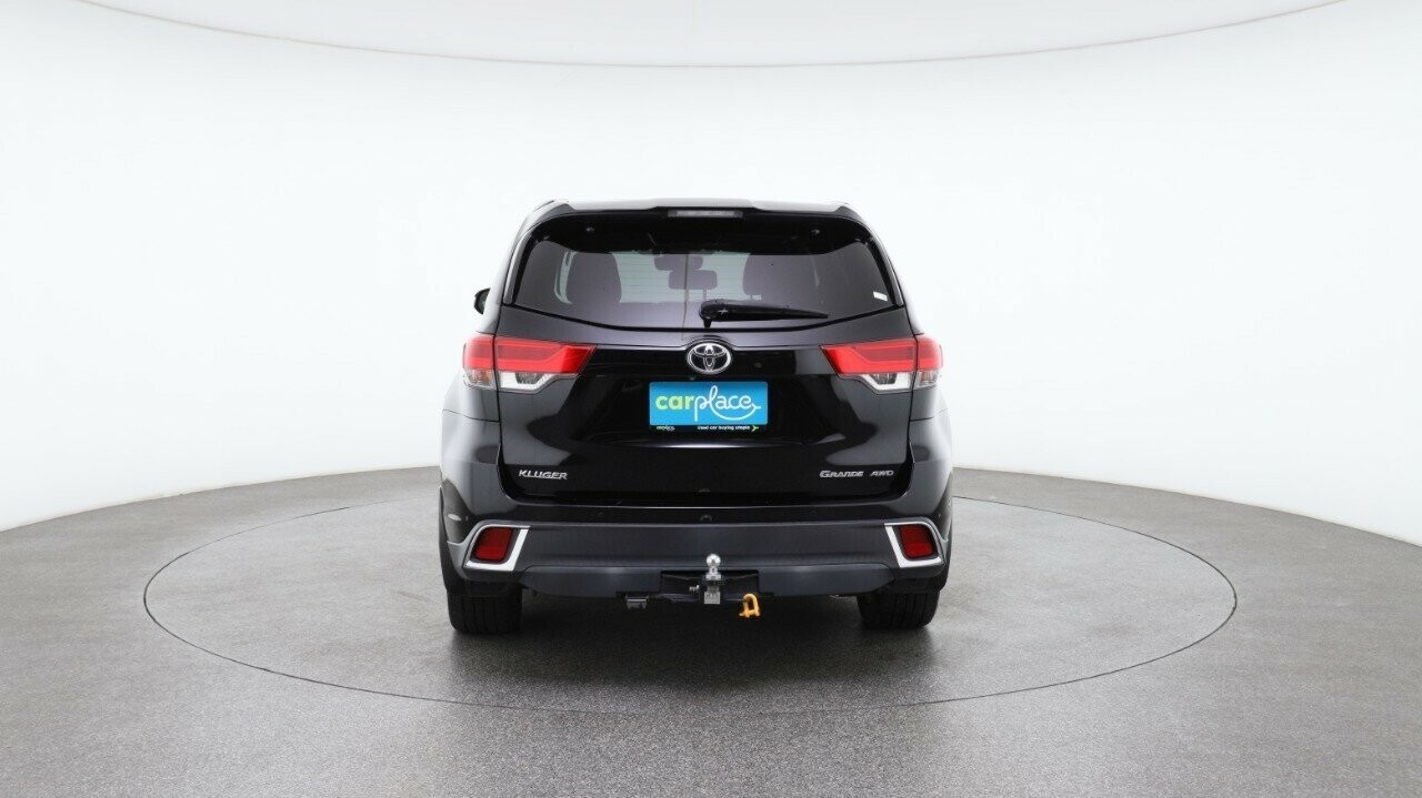 Toyota Kluger image 2
