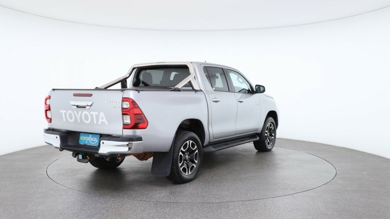 Toyota Hilux image 4