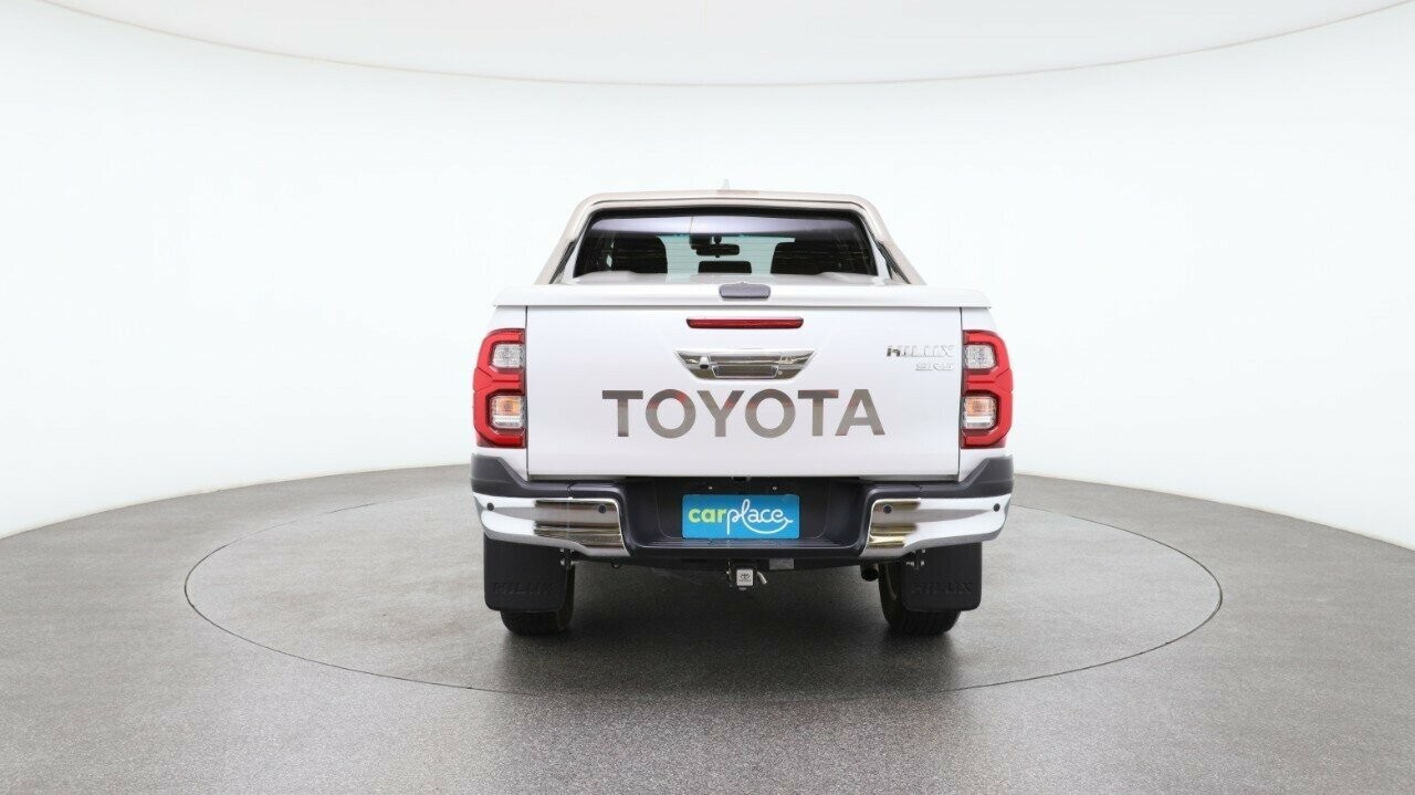 Toyota Hilux image 2