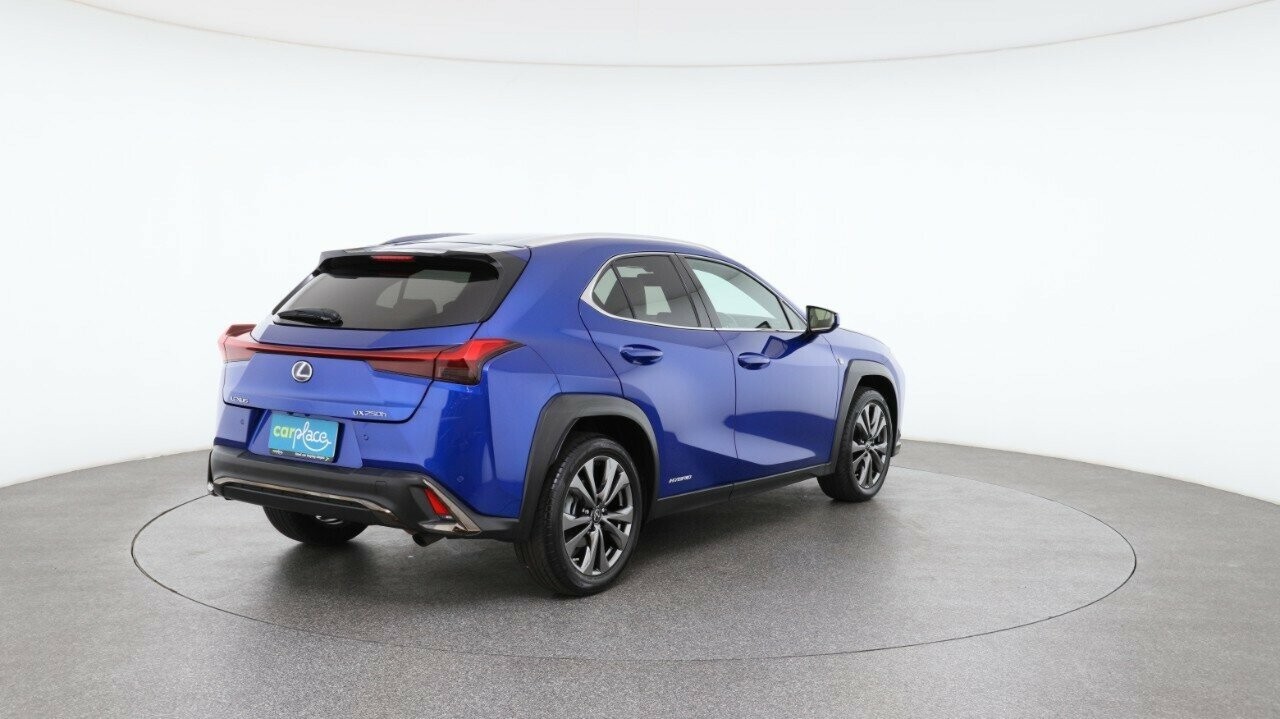 Lexus Ux image 4