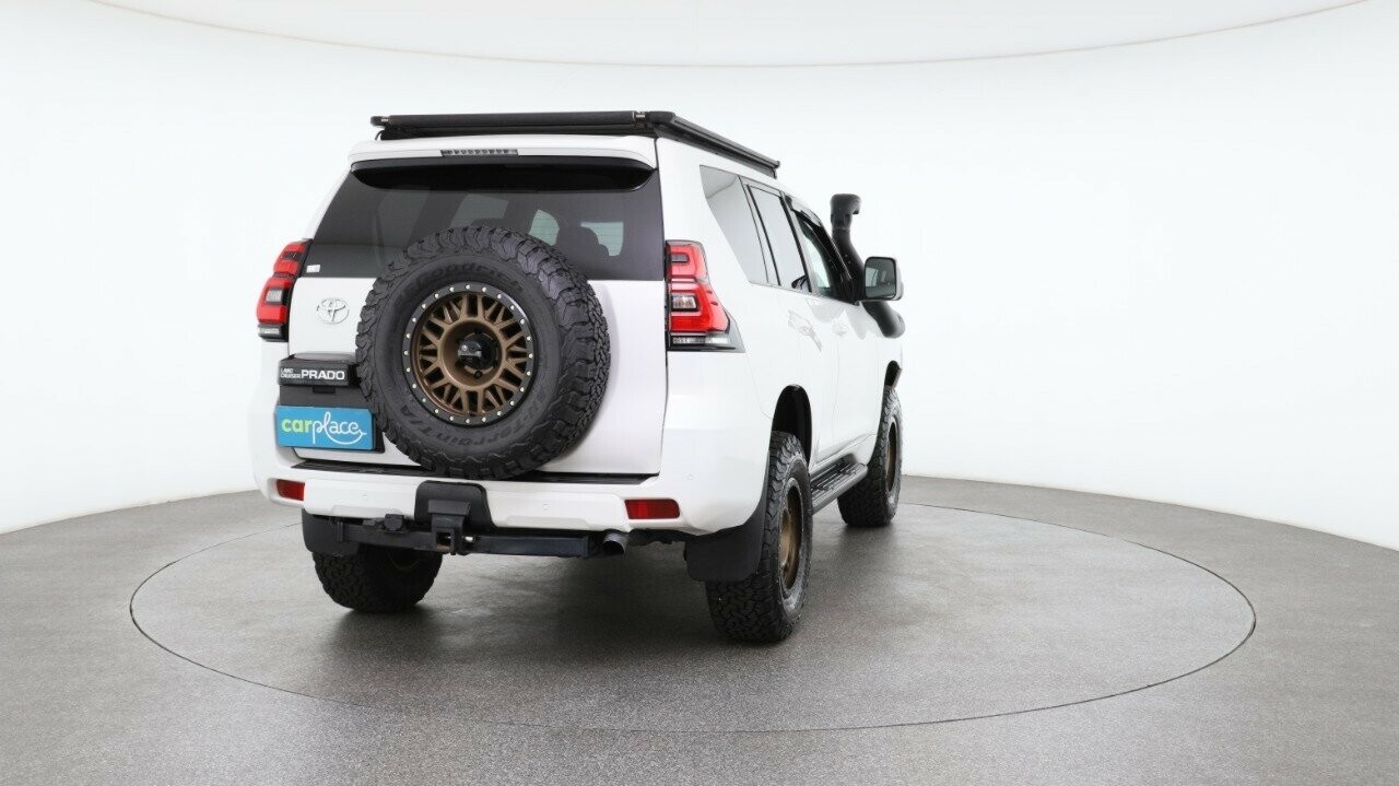 Toyota Landcruiser Prado image 3