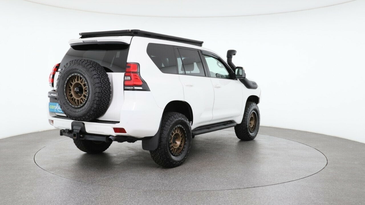 Toyota Landcruiser Prado image 4