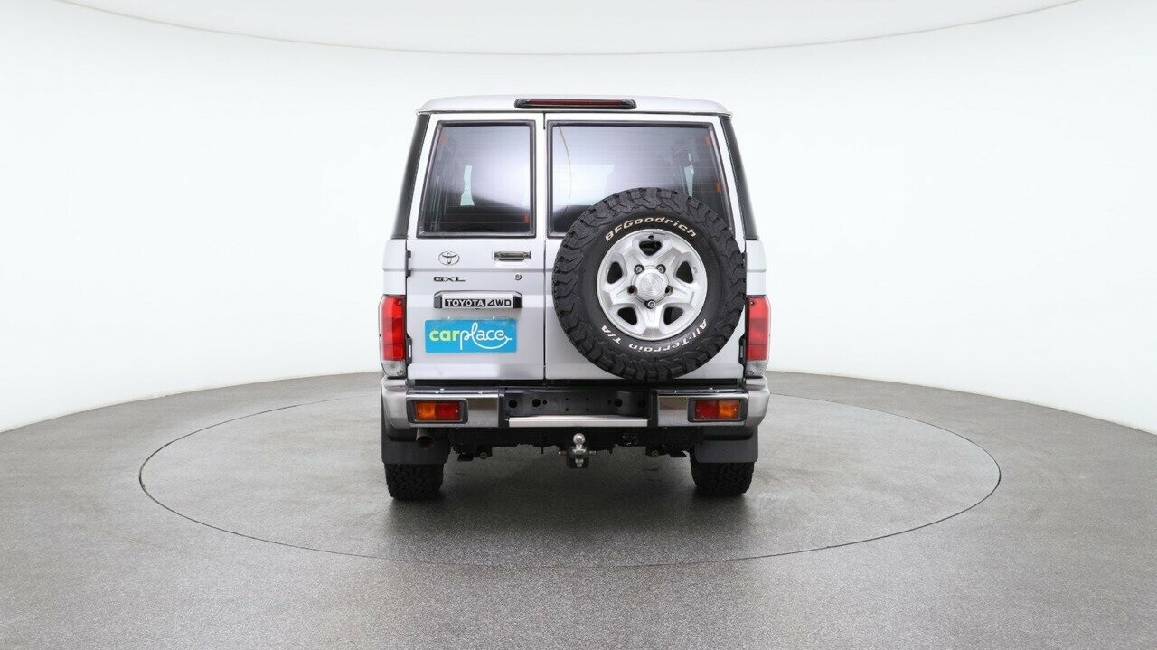 Toyota Landcruiser image 2
