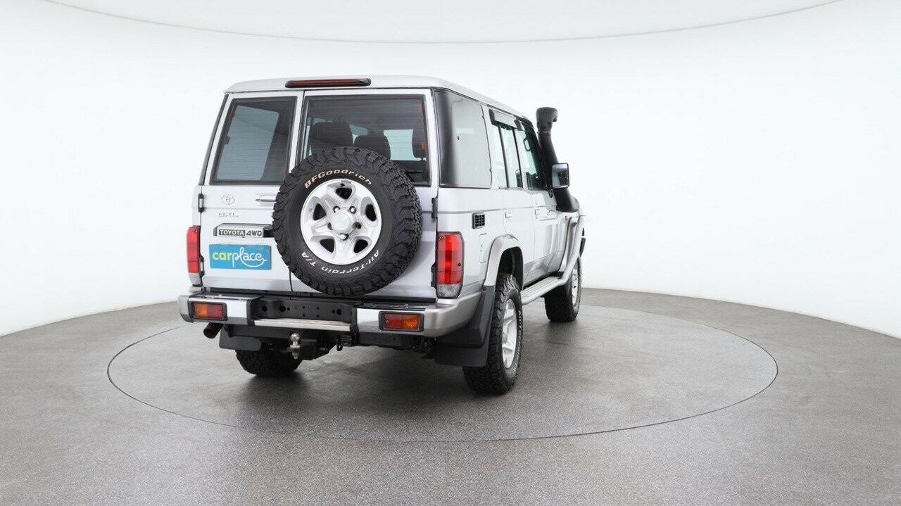 Toyota Landcruiser image 3