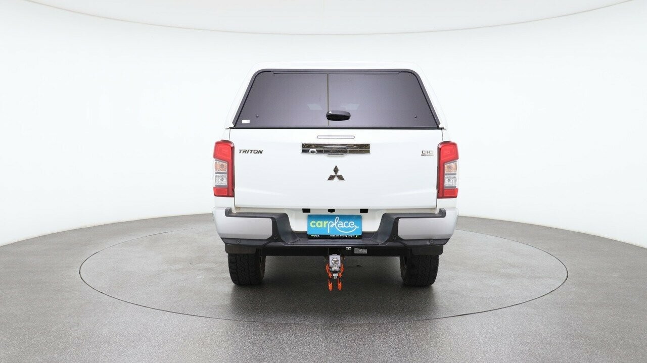 Mitsubishi Triton image 2