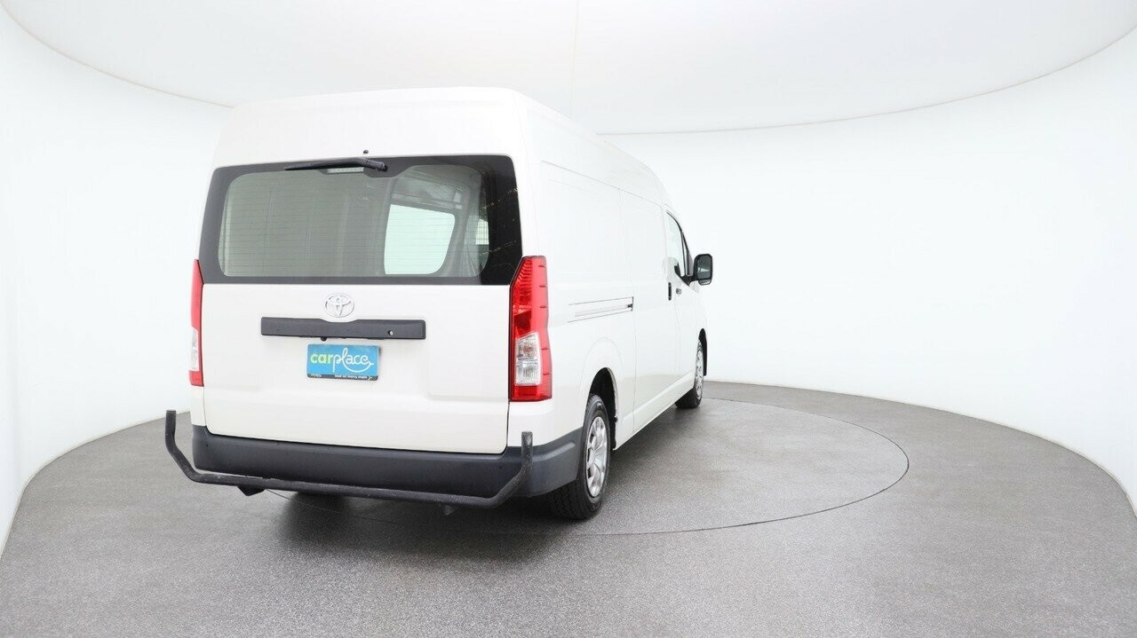 Toyota Hiace image 3