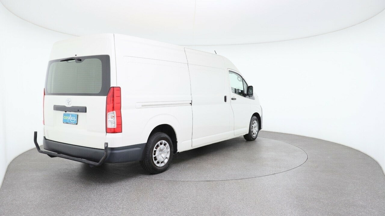 Toyota Hiace image 4