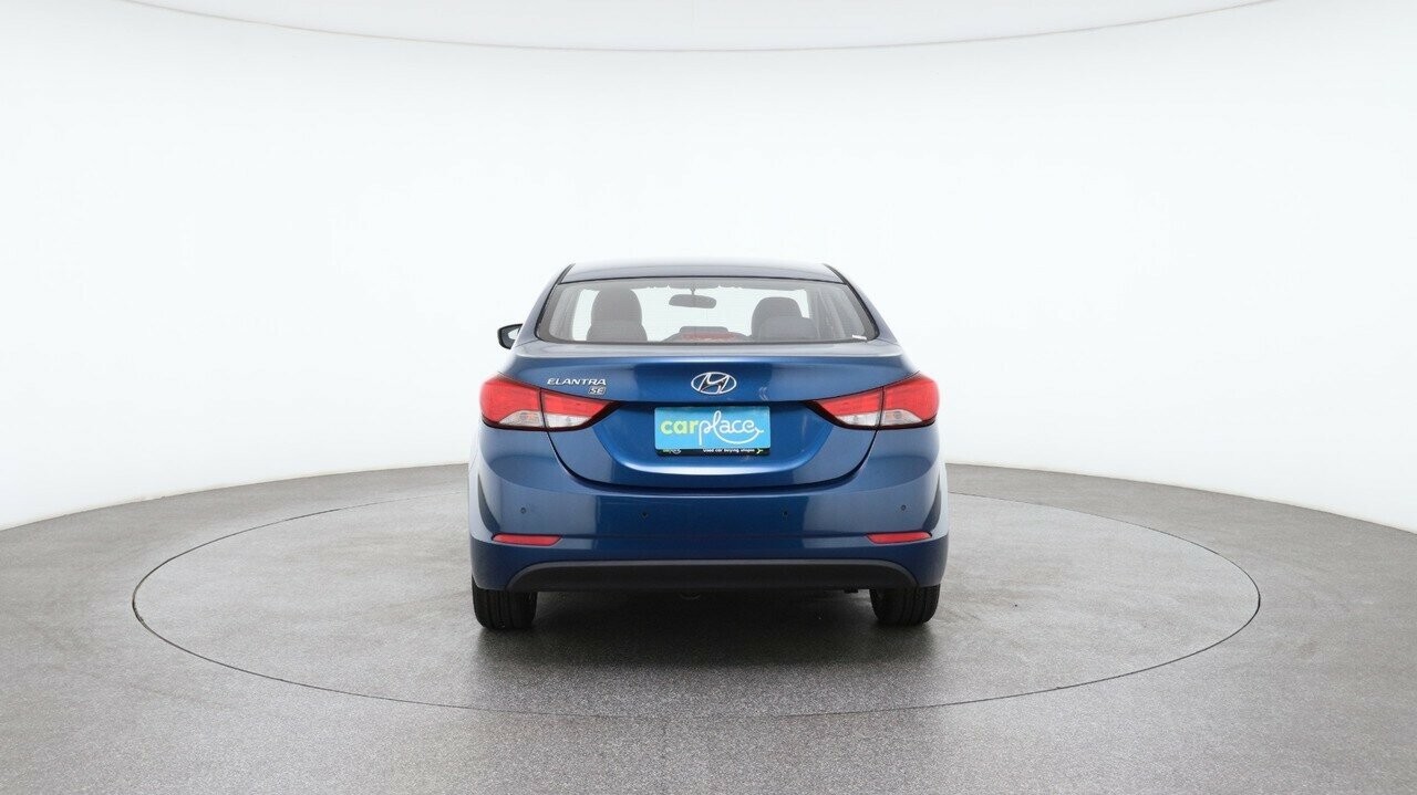 Hyundai Elantra image 2