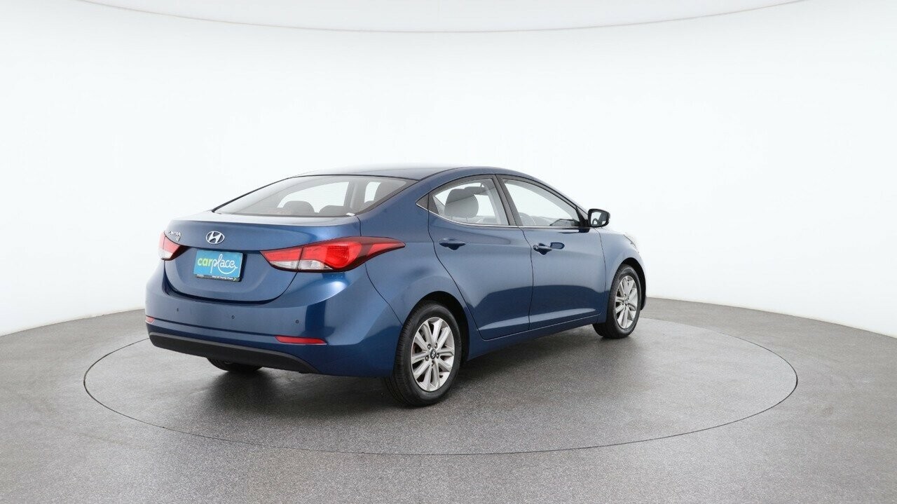 Hyundai Elantra image 4