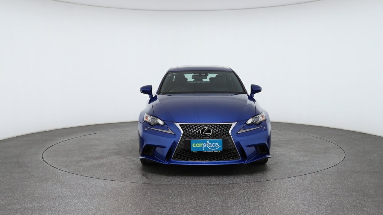 Lexus Is image 2
