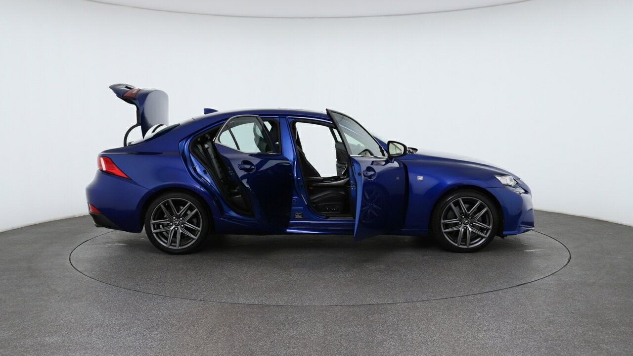 Lexus Is image 4