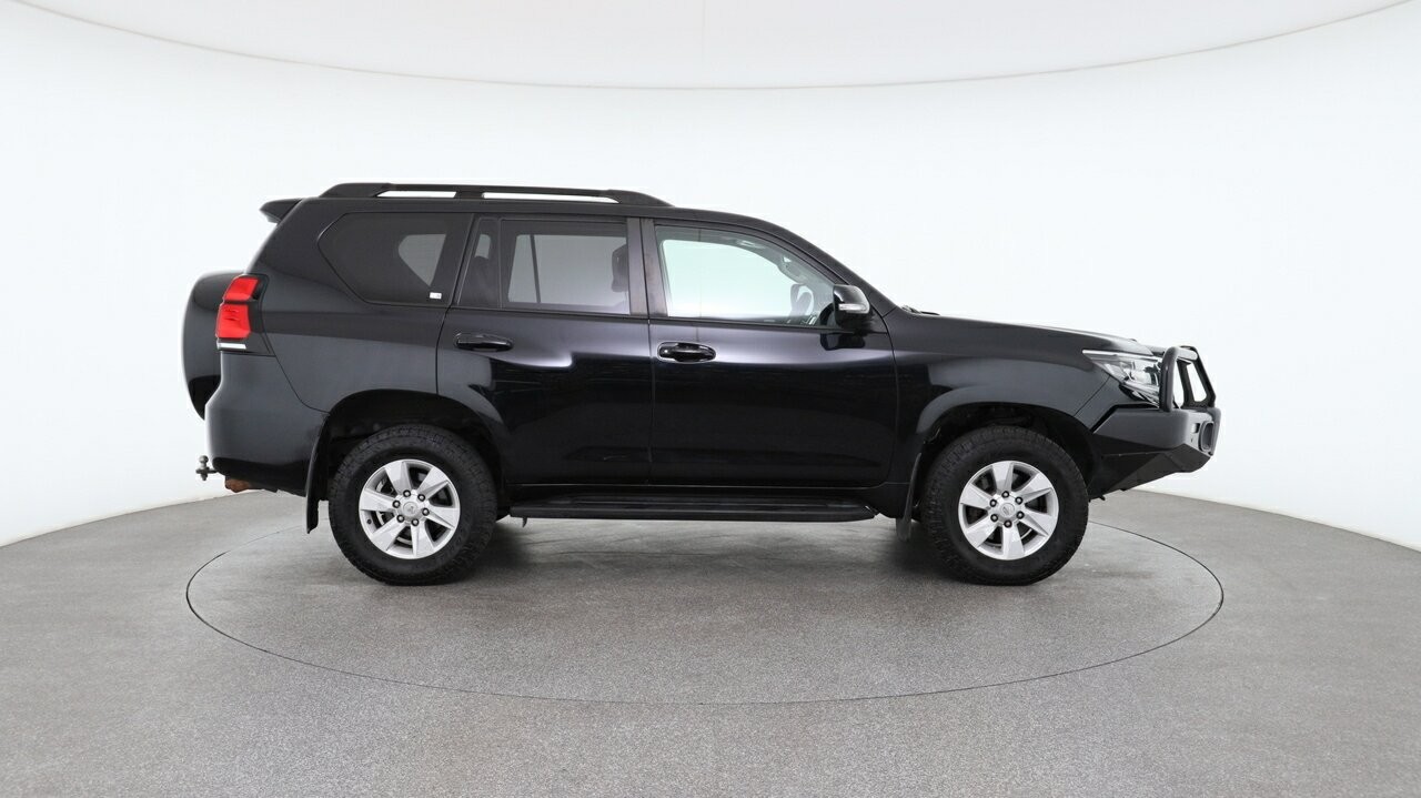 Toyota Landcruiser Prado image 3