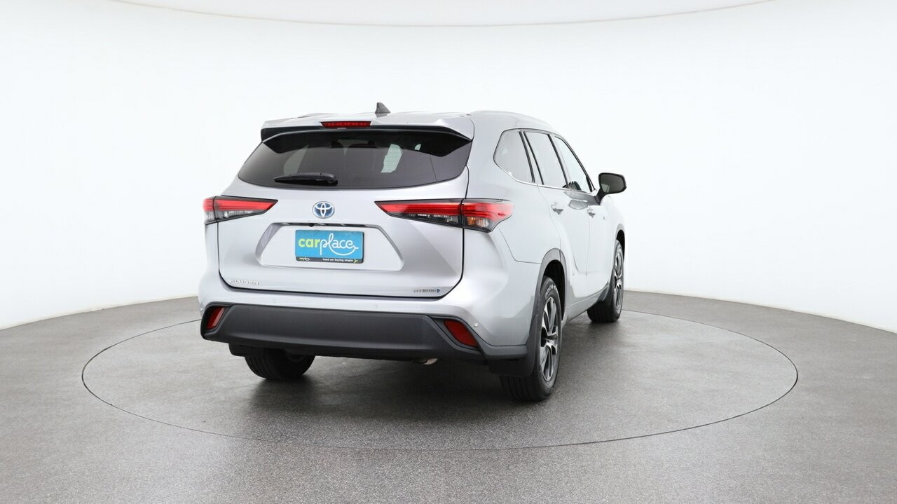 Toyota Kluger image 3
