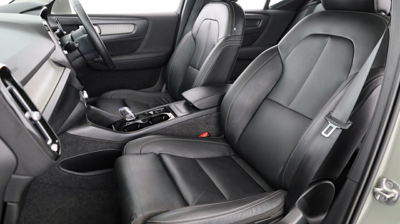 Volvo Xc40 image 2