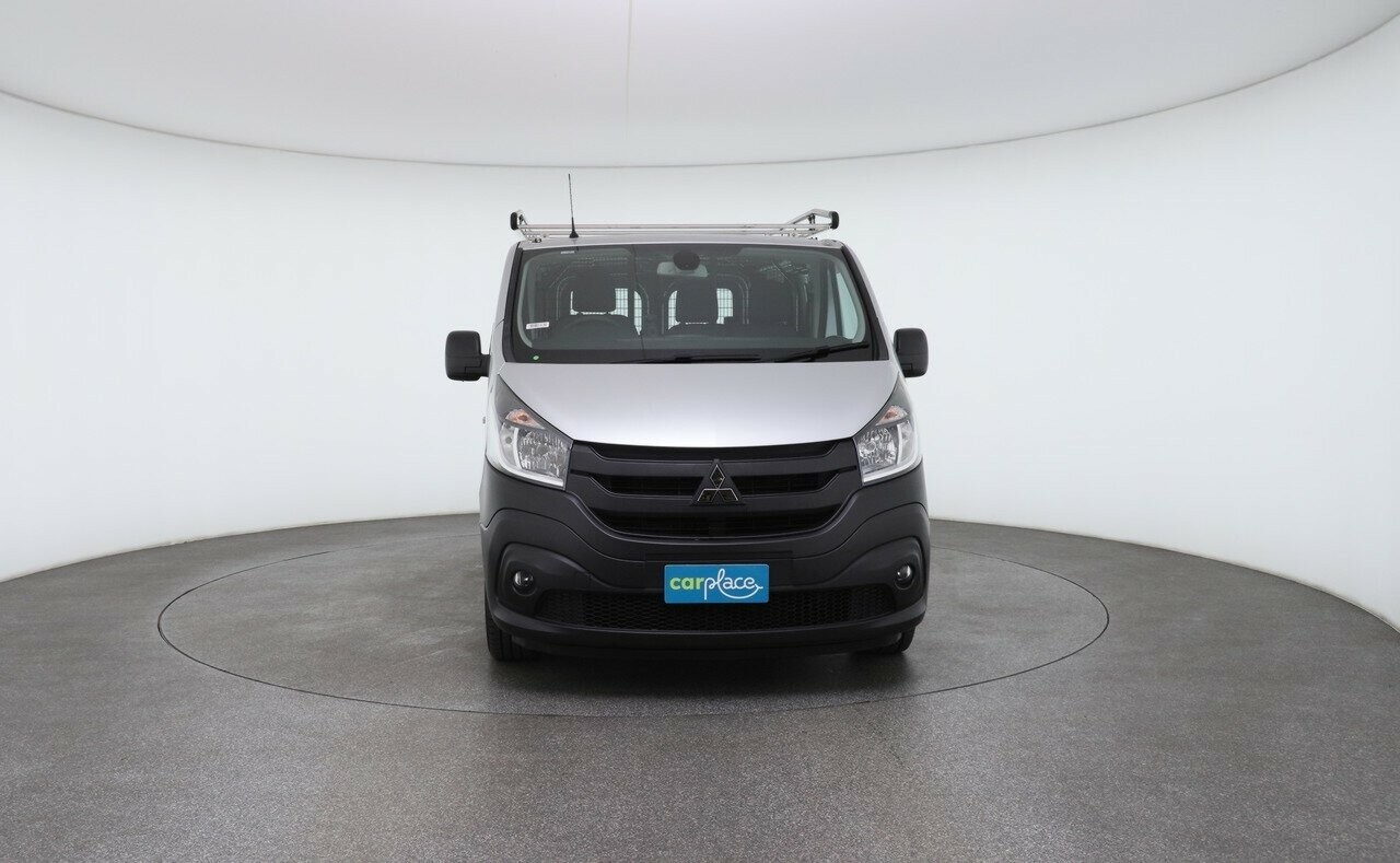Mitsubishi Express image 2