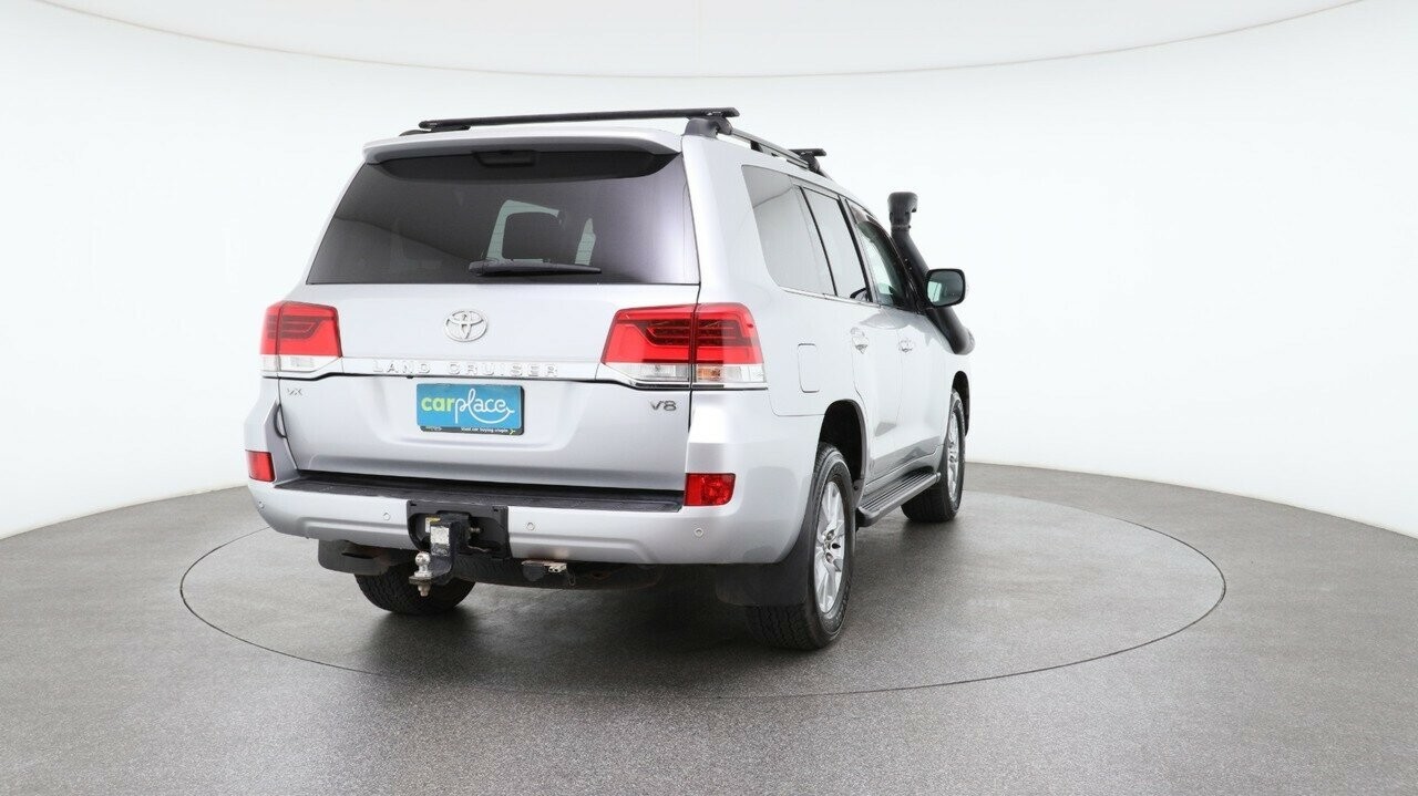 Toyota Landcruiser image 3
