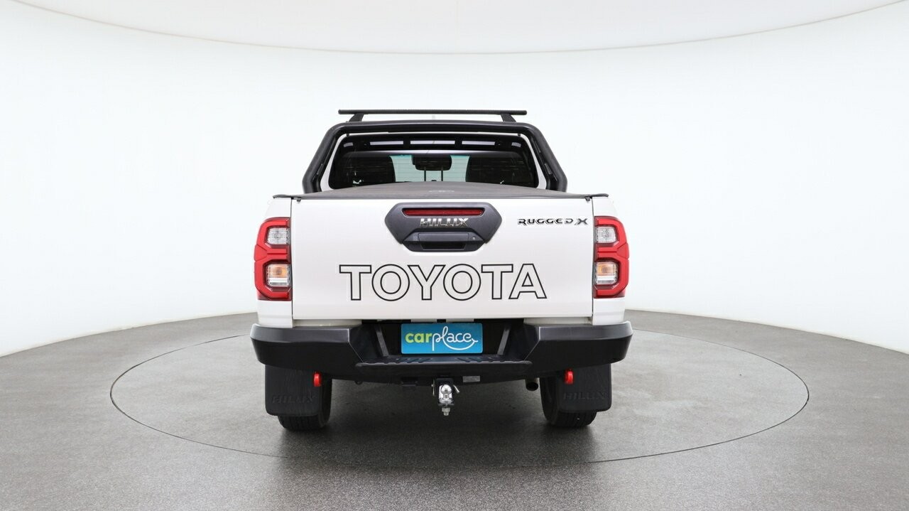 Toyota Hilux image 2