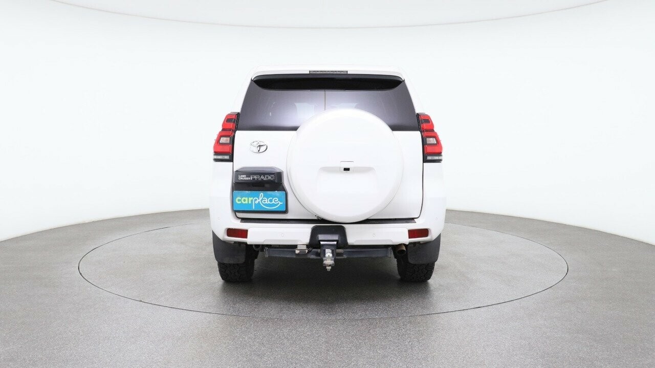 Toyota Landcruiser Prado image 2