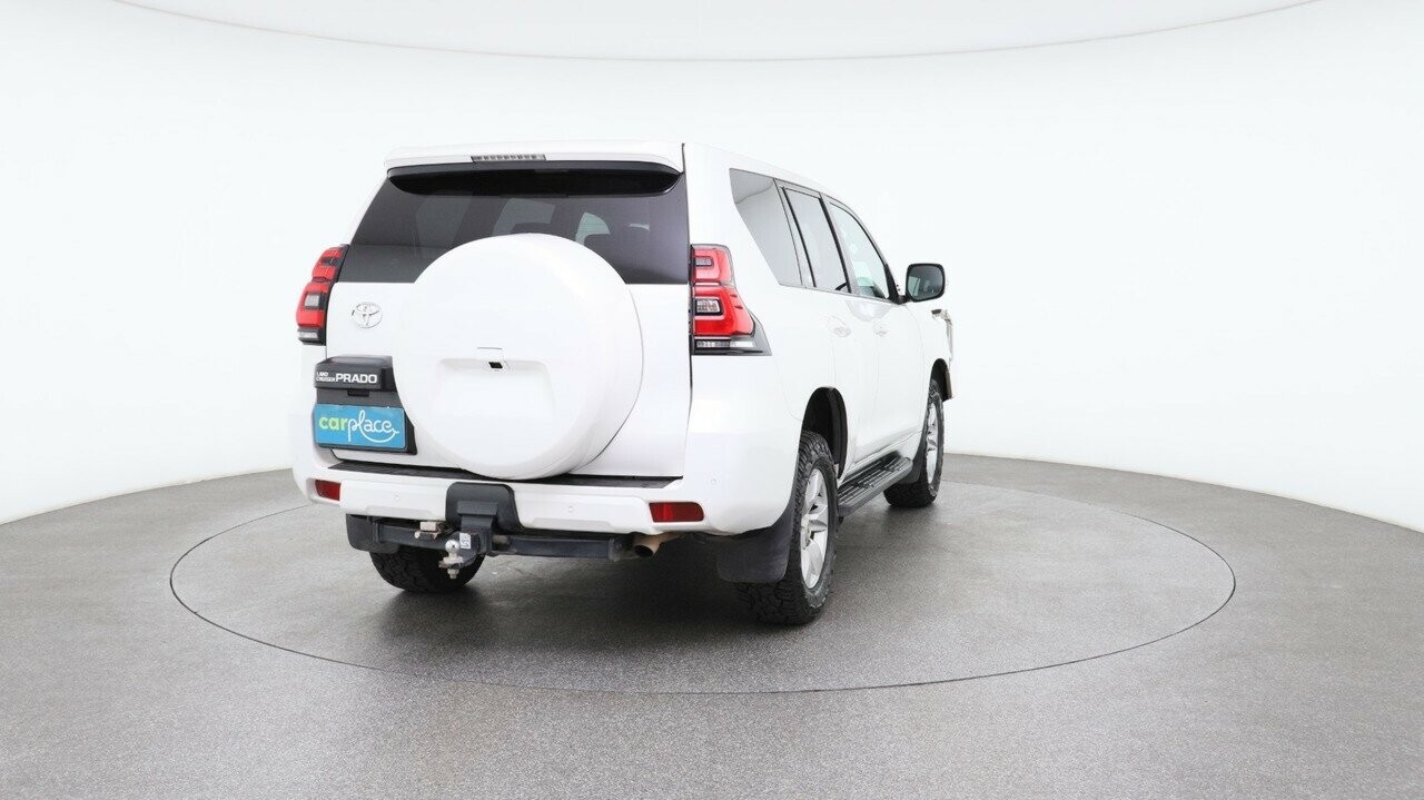 Toyota Landcruiser Prado image 3