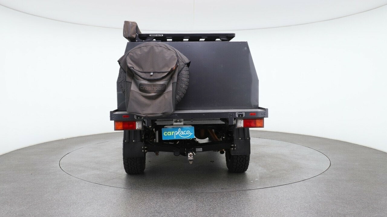 Toyota Hilux image 2