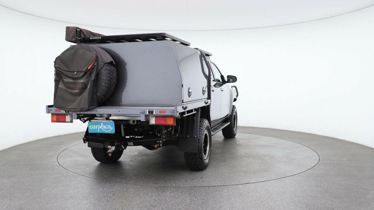 Toyota Hilux image 3