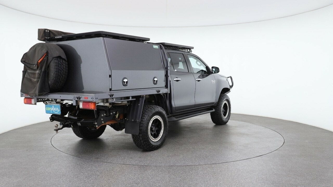 Toyota Hilux image 4