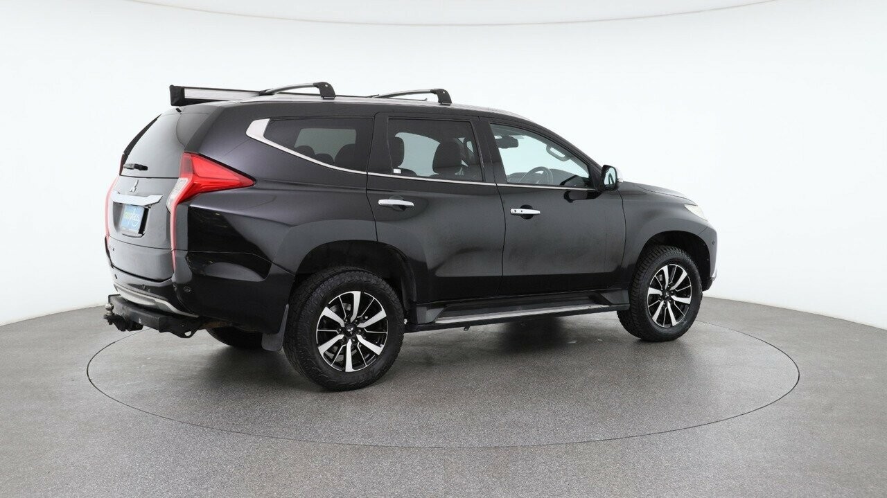 Mitsubishi Pajero Sport image 4