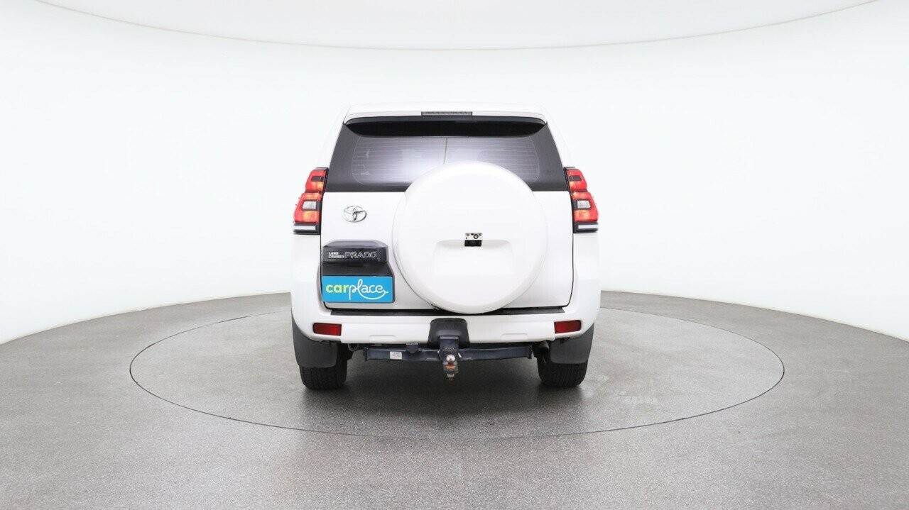 Toyota Landcruiser Prado image 2