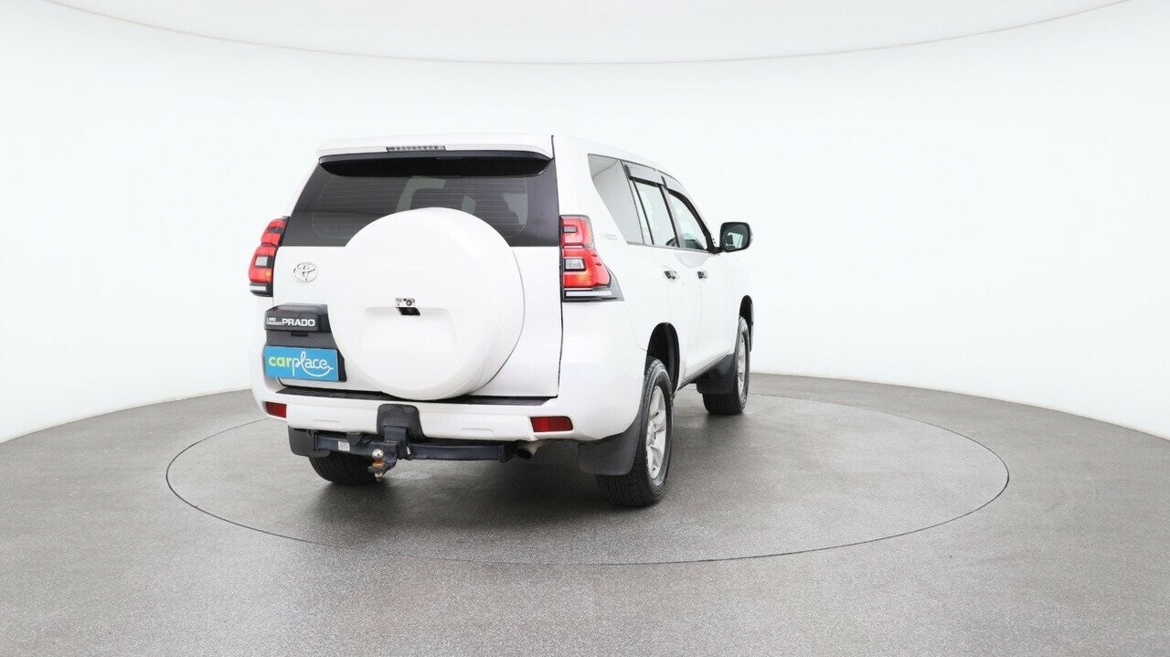 Toyota Landcruiser Prado image 3