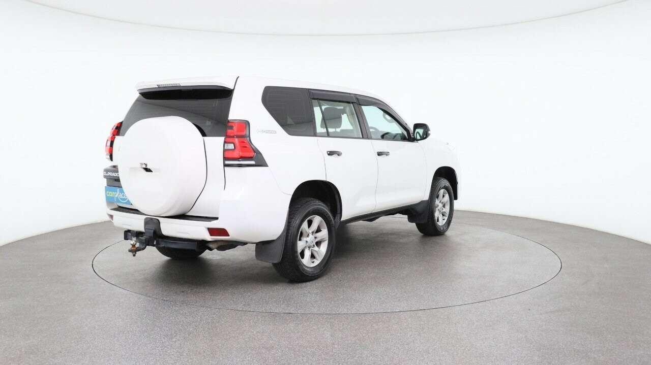 Toyota Landcruiser Prado image 4